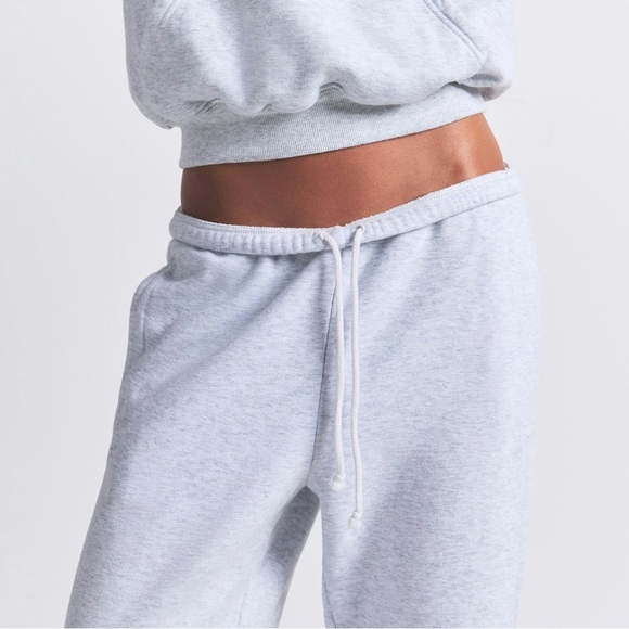 SKIMS Light Heather Gray Cotton Fleece Classic Jogger Sweatpants - Picture 2 of 14